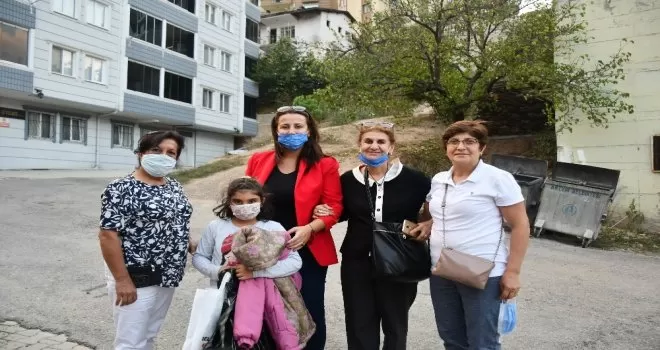 Hayırsever 3 iş kadını çocukları mutlu etmek için il il dolaşıyor
