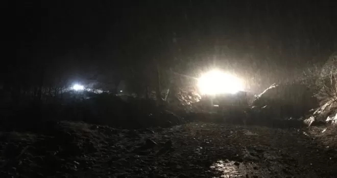 Heyelan nedeniyle mahsur kalan işçiler özel idaresi ekiplerince kurtarıldı
