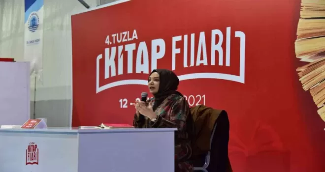 Hilal Kaplan, Tuzla Belediyesi Kitap Fuarı’nda okurlarıyla buluştu
