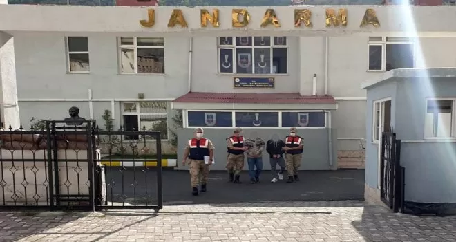 Hırsızlar jandarmadan kaçamadı

