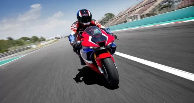 Honda’nın en güçlü motosikleti Türkiye’de satışta
