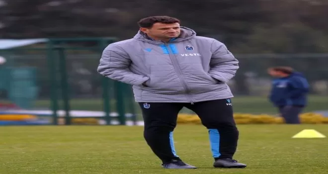 Hüseyin Çimşir, oyuncularını motive etmeye çalışıyor
