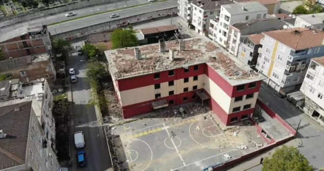 İBB tarafından boşaltılan okul bağımlıların mekanı oldu
