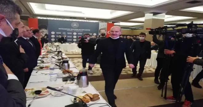 Bakan Soylu Bayrampaşa’da muhtarlarla bir araya geldi