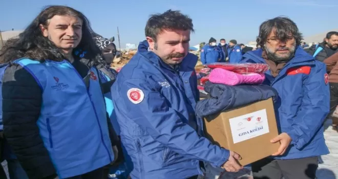 İdlib’de çamur içinde yaşayan aileler sıcak yuvaya kavuşuyor
