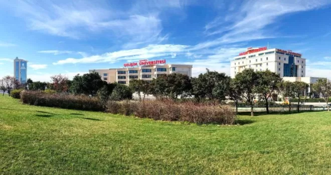 İGÜ, akredite edilen lisans programı sayısıyla zirvede yer aldı
