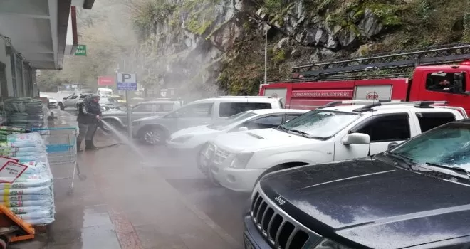 İlçe merkezini kaplıca suyu ile dezenfekte ettiler
