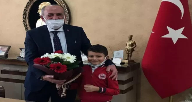 İlkokulda sınıf başkanı seçimle belirlendi
