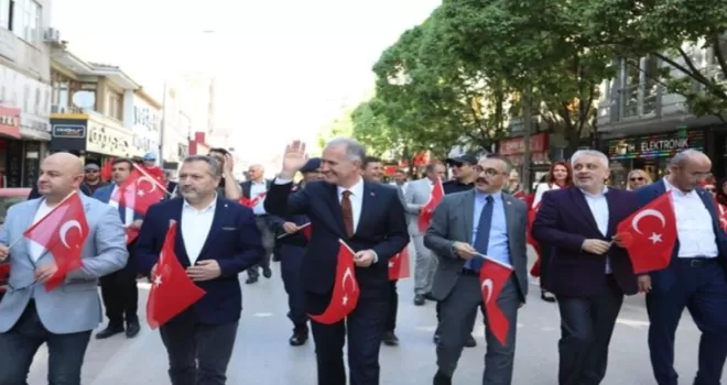 İnegöl’de 23 Nisan coşkusu sokaklara taştı