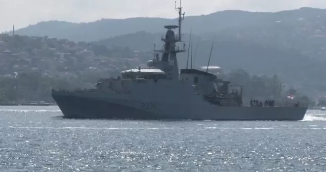 İngiliz savaş gemisi İstanbul Boğazı’ndan geçti

