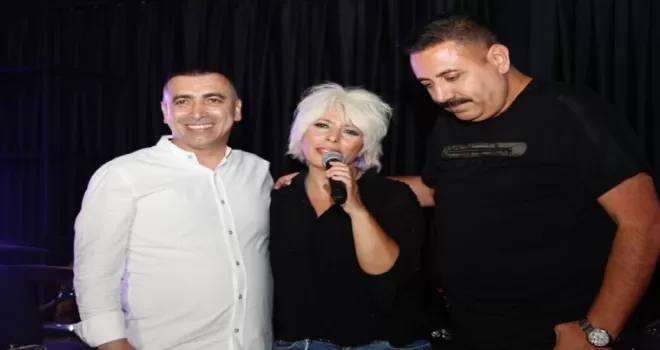 İntizar’dan hayranlarına coşkulu konser

