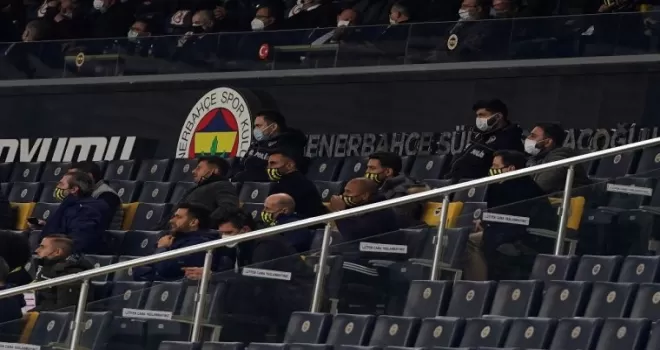 İrfan Can tribünde
