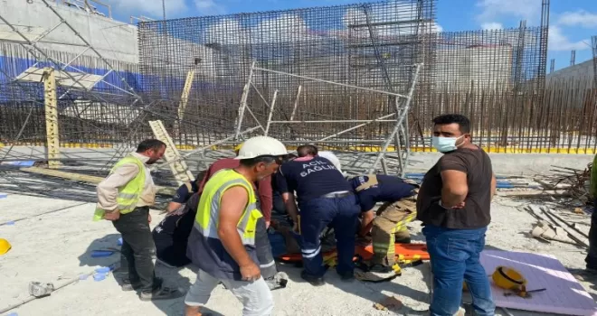 İSKİ’ye ait şantiye alanında iskele devrildi: 3 işçi ağır yaralandı
