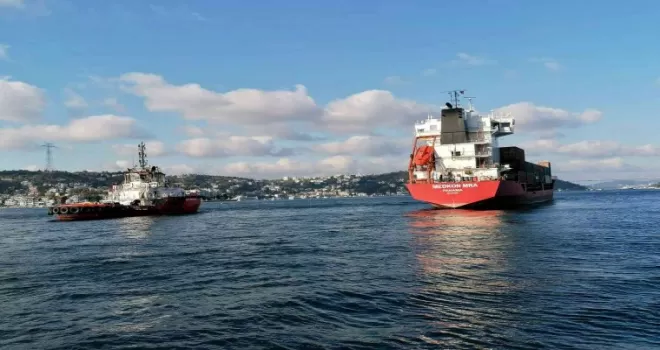 İstanbul Boğazı’nda gemi sürüklendi
