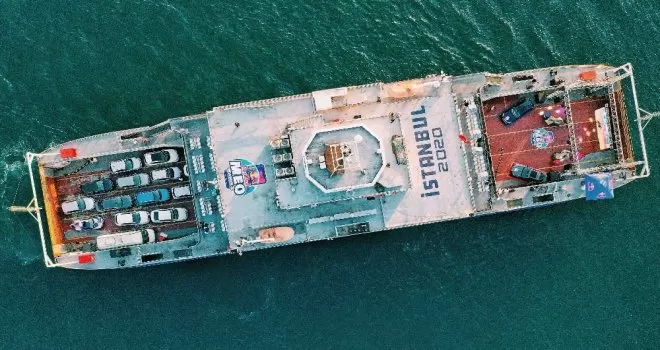 İstanbul Boğazı’nda sosyal mesafeli şampiyona
