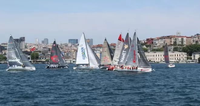 İstanbul Boğazı’nda yelken şöleni
