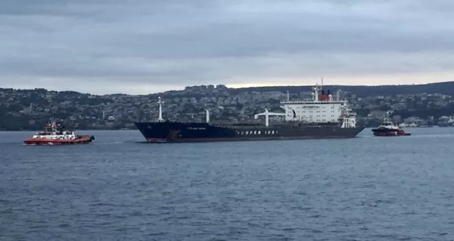 İstanbul boğazında arıza yapan tanker sürüklendi
