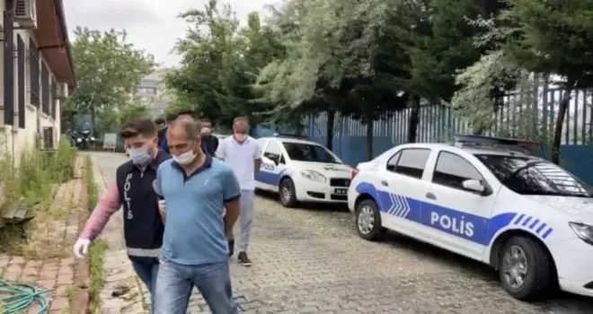 İstanbul’da bıçaklı gasp dehşeti kamerada
