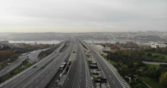 İstanbul’da boş kalan yollar havadan görüntülendi

