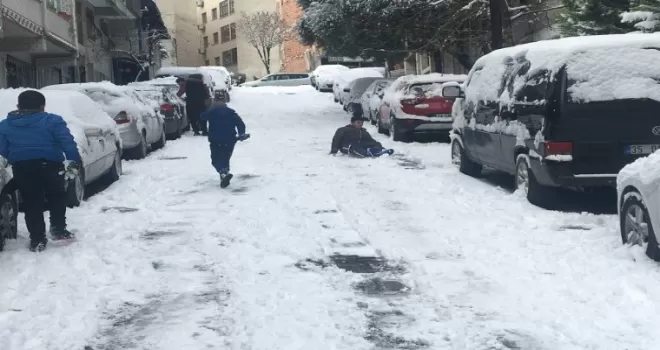 İstanbul’da çocukların kar keyfi

