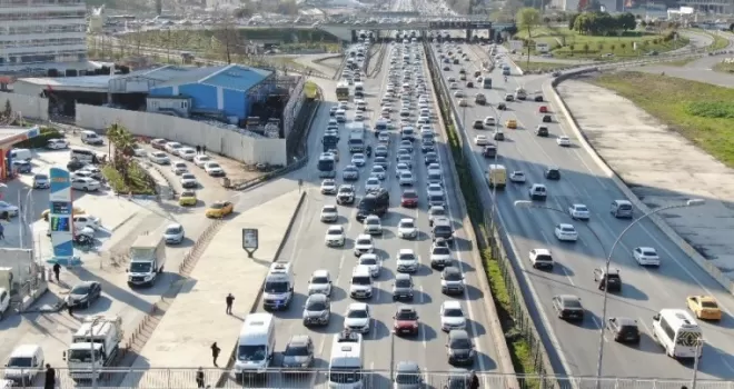 İstanbul’da cuma trafiği: Uzun kuyruklar  oluştu
