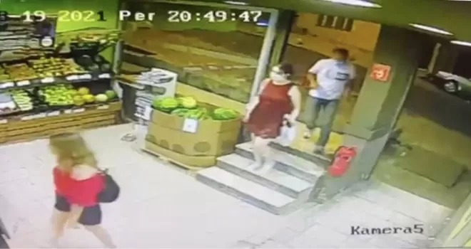 İstanbul’da genç kıza kapkaç kamerada
