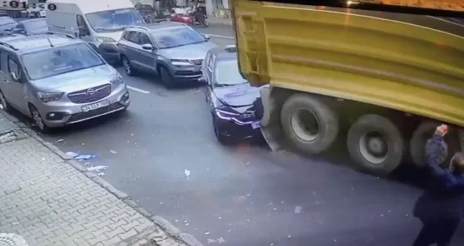 İstanbul’da hafriyat kamyonu dehşeti kamerada
