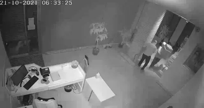 İstanbul’da hırsızlık çetesi işyerini böyle yağmaladı
