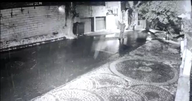 İstanbul’da iş adamının villasına silahlı saldırı kamerada
