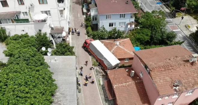 İstanbul’da kamyon dehşeti kamerada: Gecekonduya daldı
