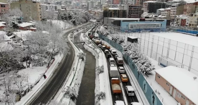 İstanbul’da kar trafiği havadan görüntülendi

