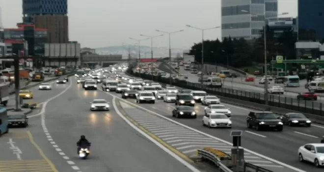 İstanbul’da kısıtlama öncesi trafik yoğunluğu oluştu
