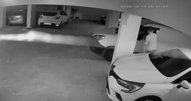 İstanbul’da kundakçı komşu dehşeti: Komşusunun aracını benzinle yaktı
