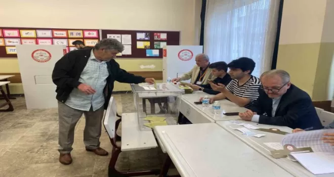İstanbul’da oy kullanma işlemi başladı
