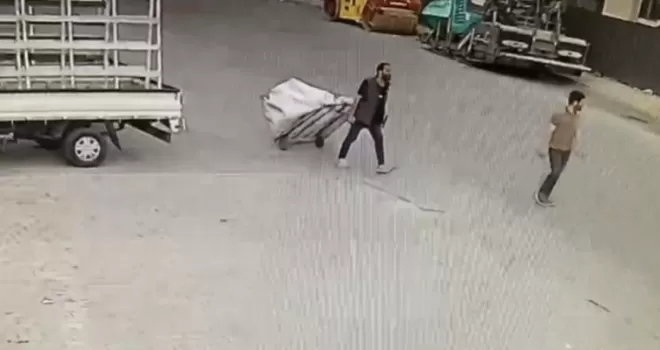 İstanbul’da “pes” dedirten hırsızlık kamerada: Çekçekle gelip kırıcı çaldılar
