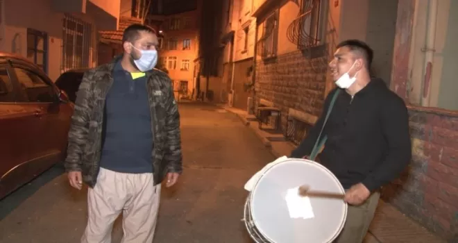 İstanbul’da Ramazan davulcusundan ‘korona virüs bestesi’
