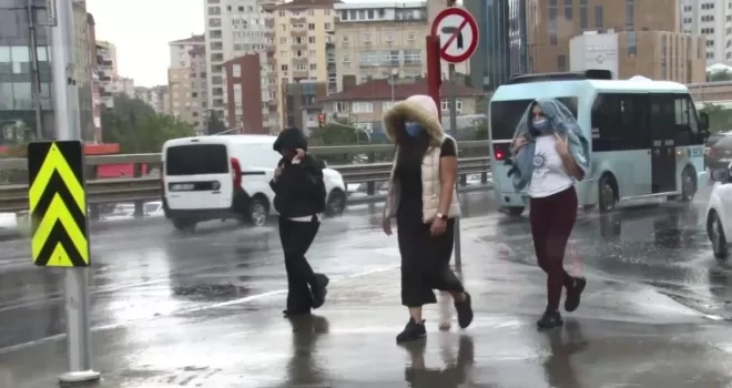 İstanbul’da sağanak yağış etkisini göstermeye başladı
