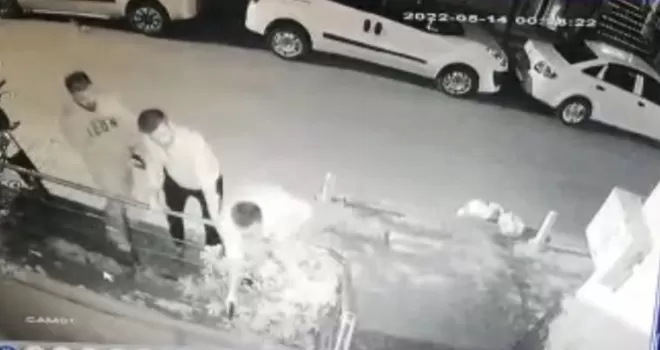 İstanbul’da silahlı saldırı kamerada: “Harun çık dışarıya” diyerek ateş etti
