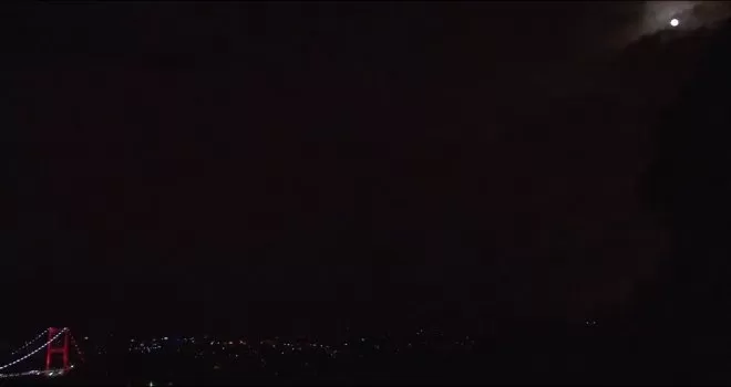 İstanbul’da “Süper Ay” kartpostallık görüntüler oluşturdu

