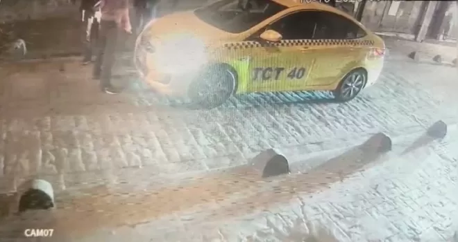 İstanbul’da taksici dehşeti kamerada: Hem dövdü hem de bıçakladı
