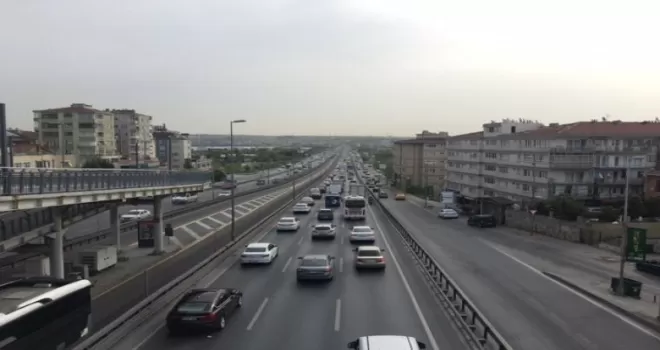 İstanbul’da tam kapanmaya rağmen trafik yoğunluğu
