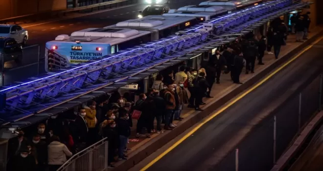 İstanbul’da toplu taşımada pes dedirten yoğunluk

