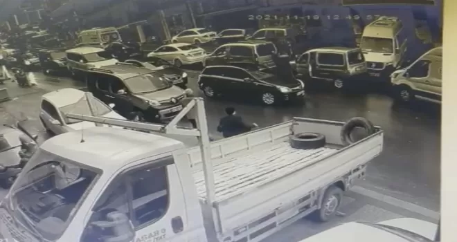 İstanbul’da trafikte yumruklu “yol verme” kavgası kamerada
