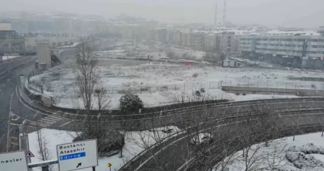 İstanbul’da yeniden başlayan kar yağışı havadan görüntülendi
