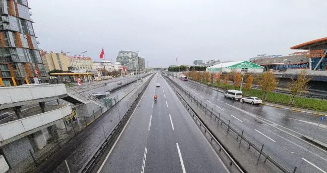 İstanbul’da yollar boş kaldı

