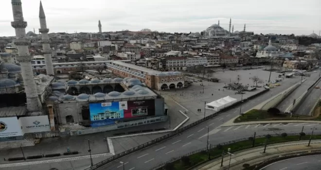 İstanbul’da yollar ve meydanlarda sessizlik hakim
