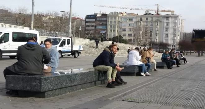 İstanbul eski karlı günlerine hasret kaldı
