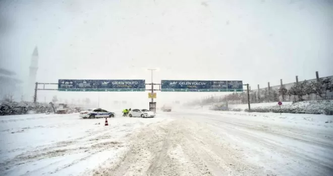 İstanbul Havalimanı’nda giden yollar ulaşıma kapandı
