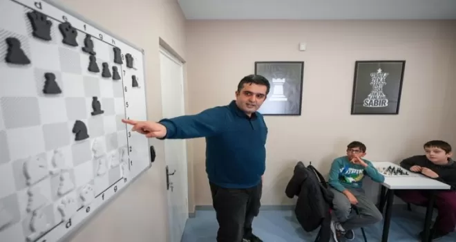 İstanbul Maltepe’de çocuklara satranç kursu
