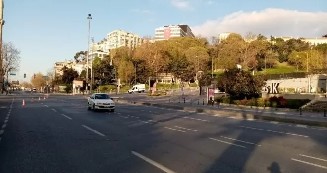 İstanbul meydanlarında korona sessizliği
